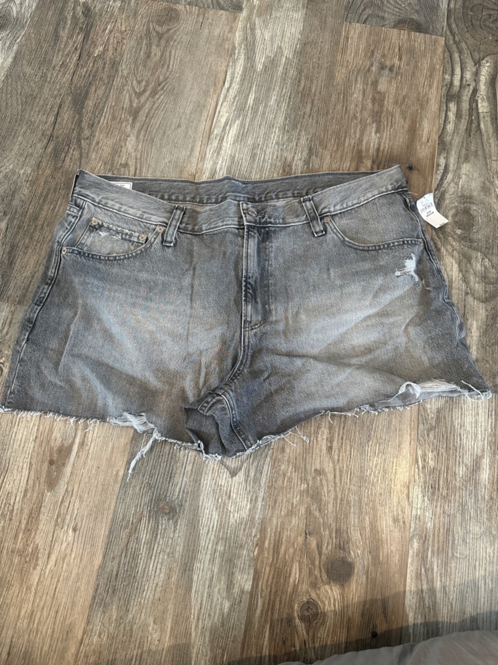 NEW with tags! GAP low rise stride short sz 35/20